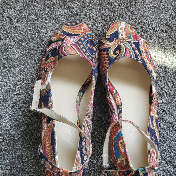 NWOT Paisley Open Toe Heels - Picture 4 of 8